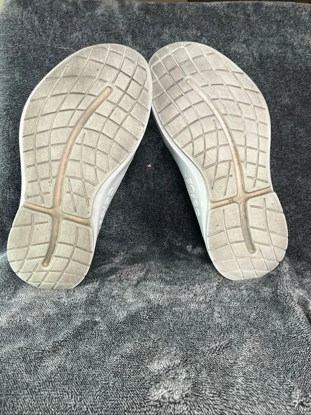 OOFOS OOmg Low Recovery Slip-On Shoes Gray White Men's 8 / EU 41 Cushioned